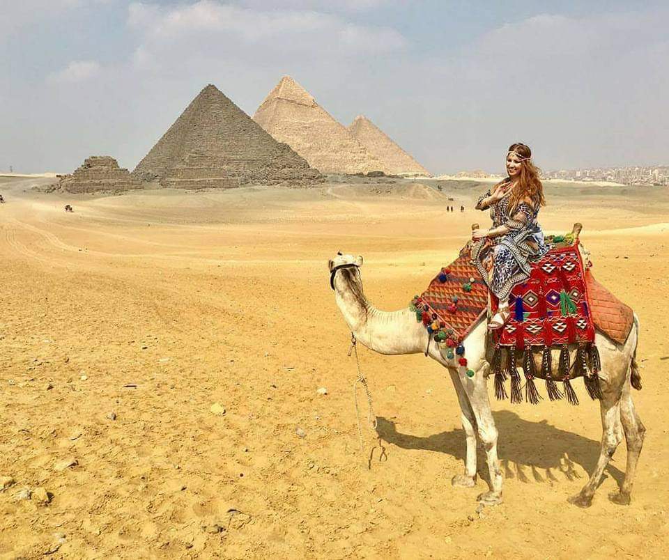 Camel ride tour around Giza Pyramids