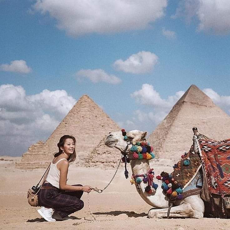 Camel ride tour around Giza Pyramids