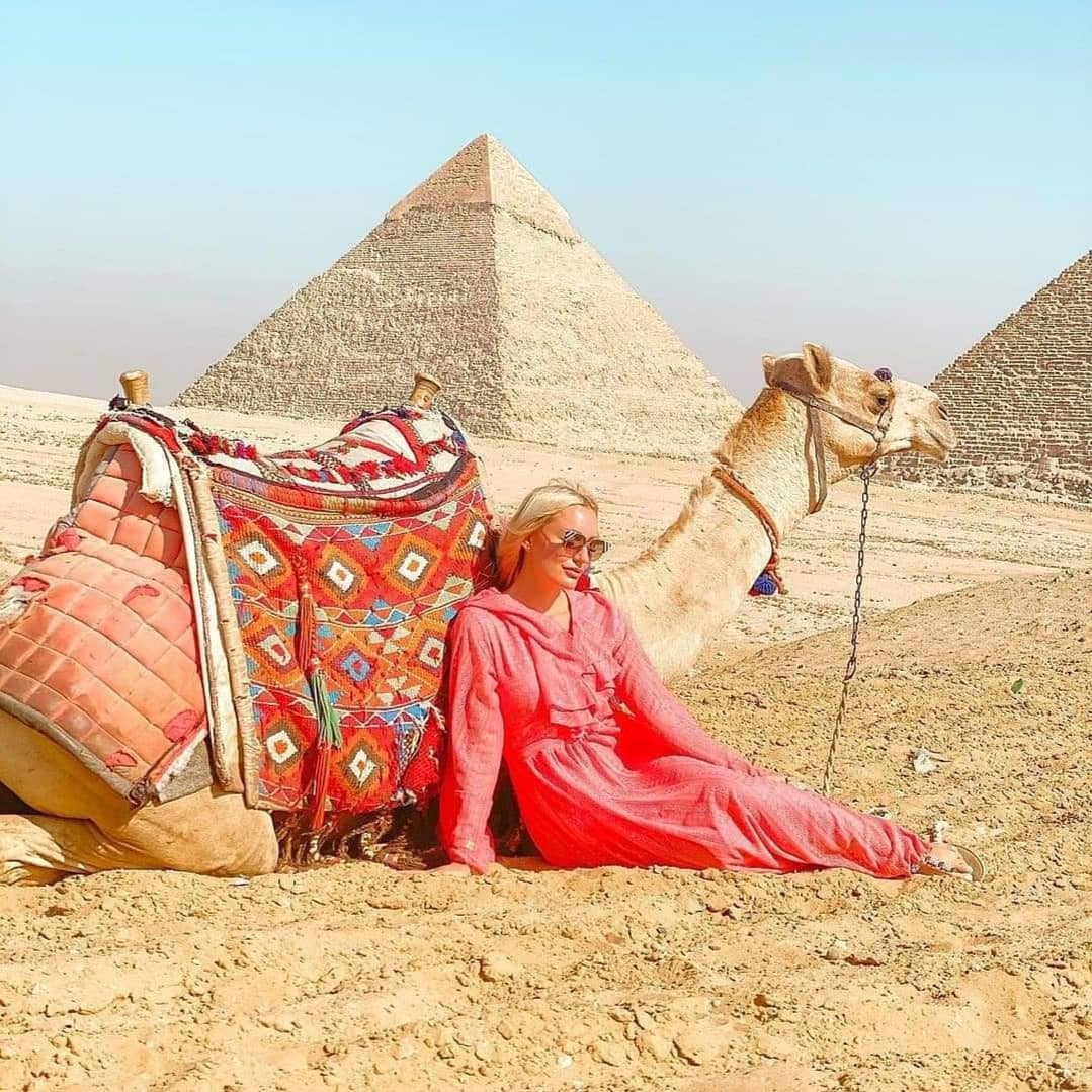 Camel ride tour around Giza Pyramids